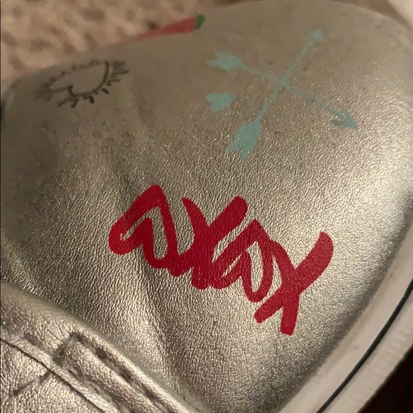 shoes - Picture 2 of 5